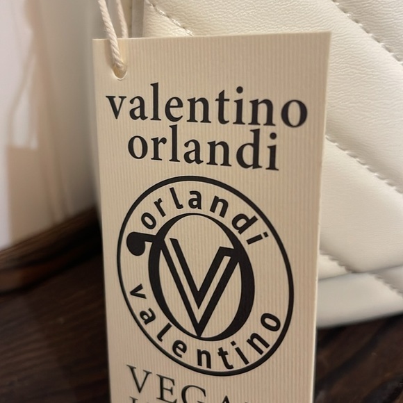 NWT Valentino Orlandi Cream Quilted Shoulder Bag with gold accents & chain strap - Picture 4 of 9